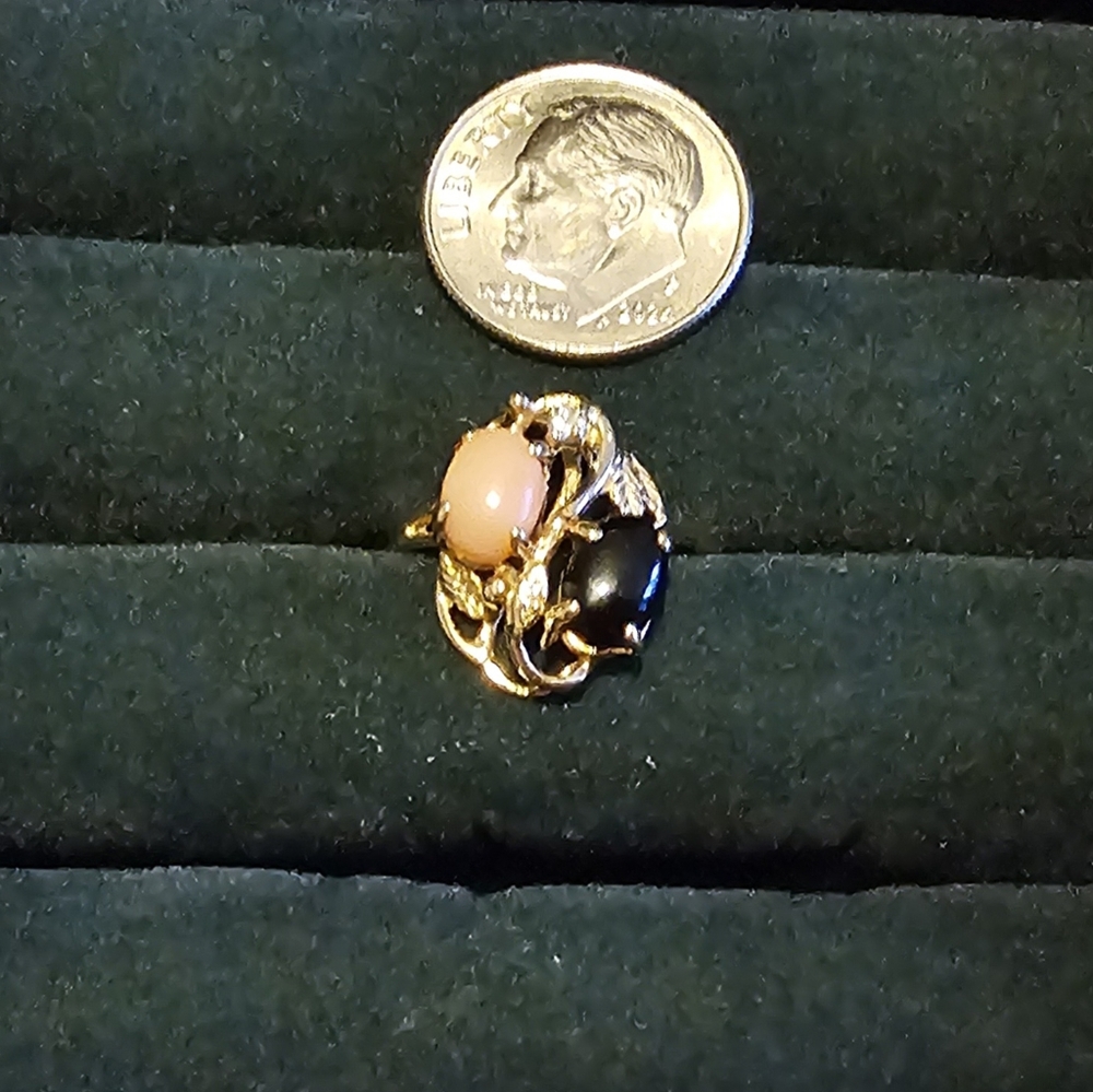 14K Gold - Onyx, Peach Agate & Diamond Ring Size 7